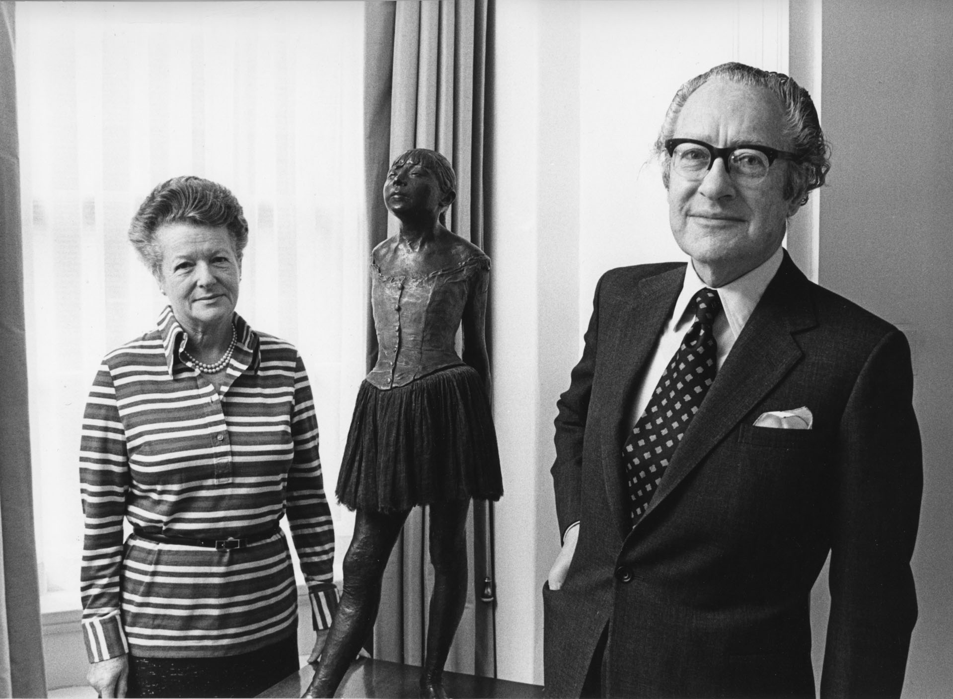 Sir Robert and Lady Lisa Sainsbury with Degas' Little Dancer